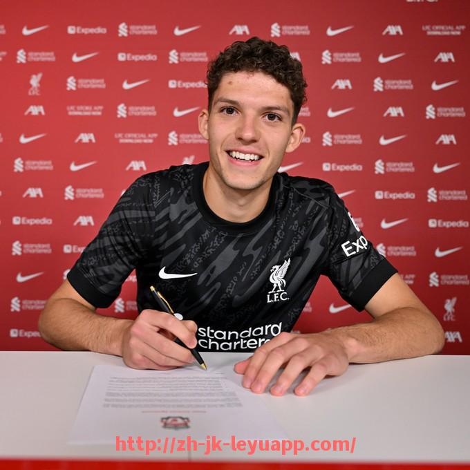 乐鱼体育入口-英超球队普遍开始传控打法了吗？技术演变趋势分析